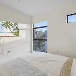 Modern 2-Br Apt Pool Gym Hollywood