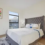 Modern 2-Br Apt Pool Gym Hollywood
