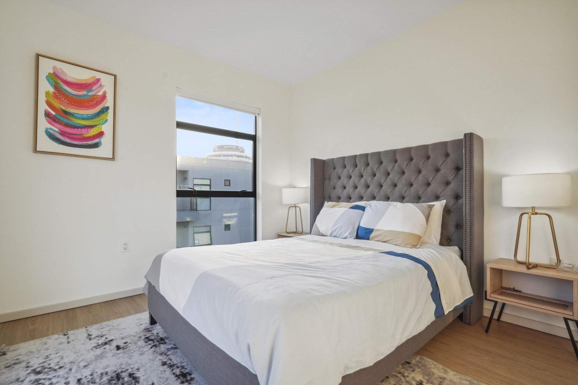 Modern 2-br Pool Gym Hollywood *
